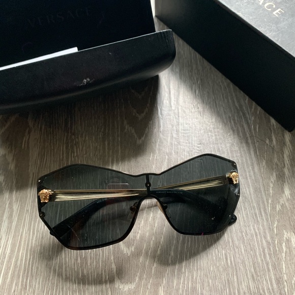 - Versace glasses - Picture 3 of 3